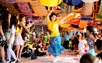 Carnaval no hotel fazenda mais premiado do Brasil terá bloco e desfile temático